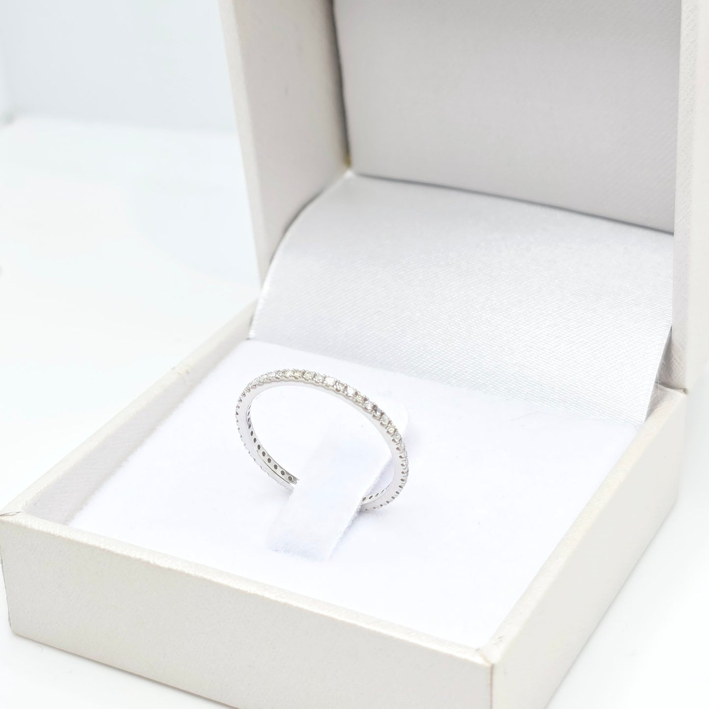 טבעת אטרניטי זהב לבן 0.32 קראט